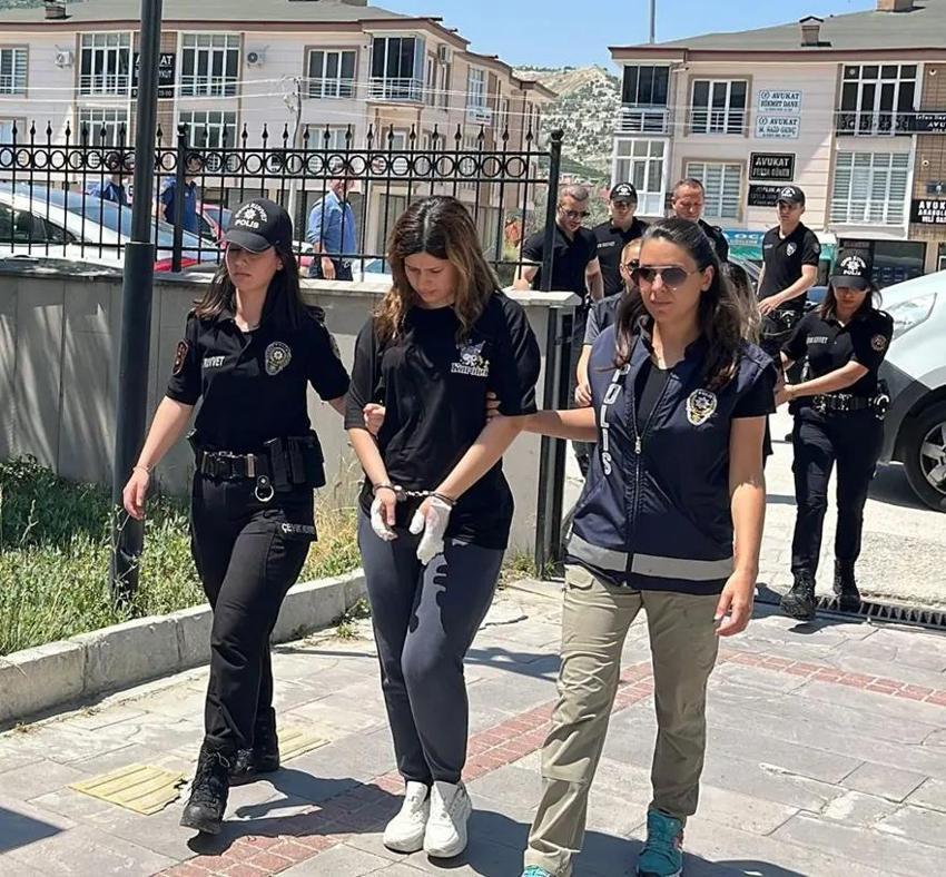 Sevgilisini arayıp karısını öldürmesini istedi! Cani koca katile işbirliği yaptı, 3 yılda bitti