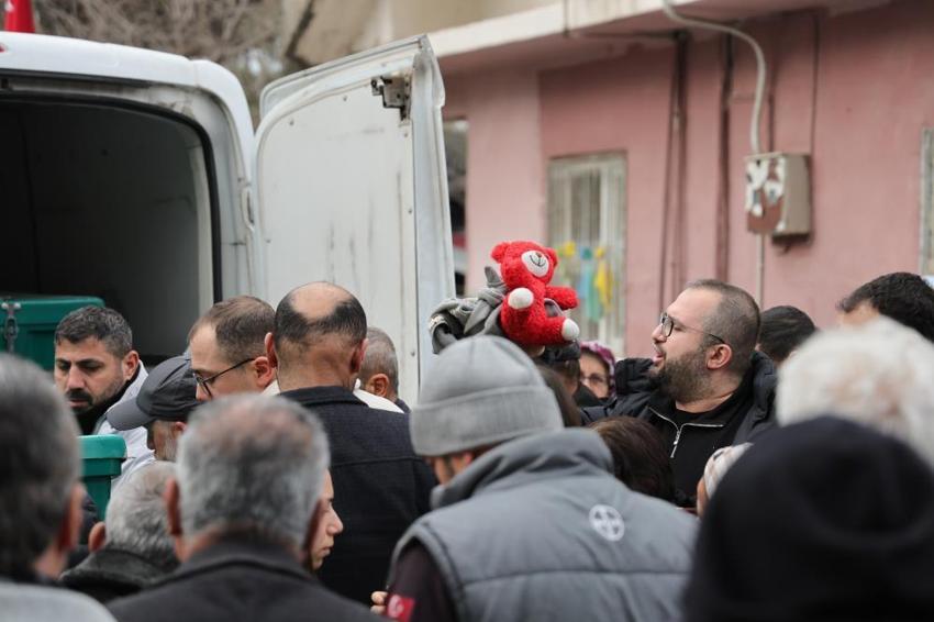 Adana'da sosyal medya fenomeni baba 2 çocuğunu katletmişti! Anneden yürekleri yakan veda! 'Onları kimseye bırakmam'