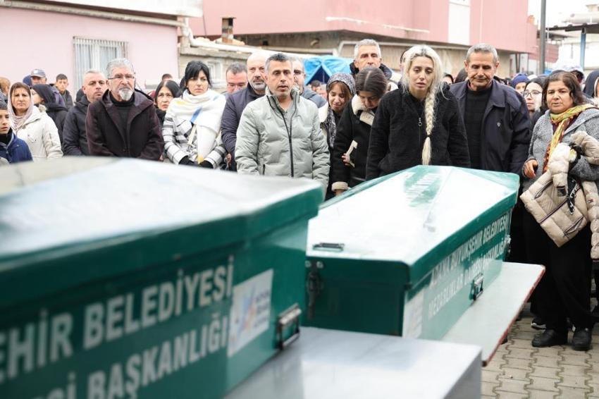 Adana'da sosyal medya fenomeni baba 2 çocuğunu katletmişti! Anneden yürekleri yakan veda! 'Onları kimseye bırakmam'