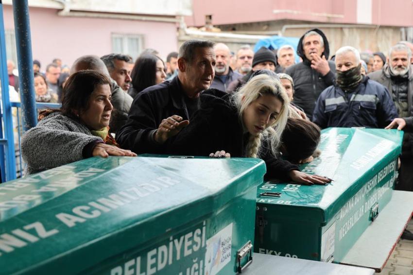 Adana'da sosyal medya fenomeni baba 2 çocuğunu katletmişti! Anneden yürekleri yakan veda! 'Onları kimseye bırakmam'
