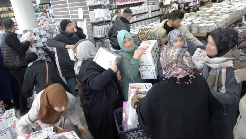 Bursa'da kayıp 100 lira için izdiham! Saatlerce beklediler
