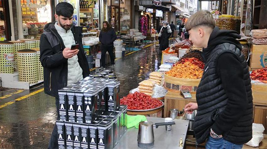 Diyarbakır'da 'Kürt kahvesine' yoğun ilgi! Tadına bakan satın alıyor