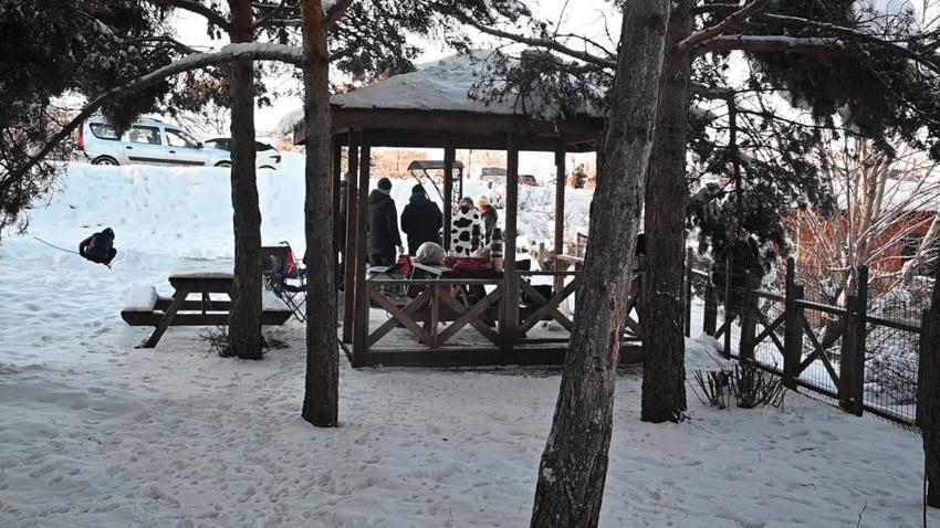 Yozgat'a kar yağınca halk oraya akın etti!