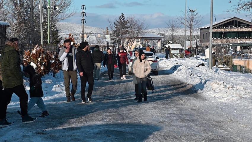 Yozgat'a kar yağınca halk oraya akın etti!