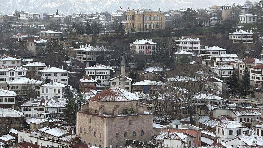 Karabük Safranbolu’nun UNESCO Dünya Miras Listesi'nde yer alan tarihi konakları karla kaplandı