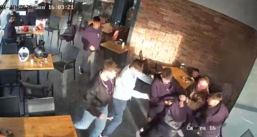 Samsun'da fırında dehşet anları kamerada: Bıçaklı saldırıda 2 kişi yaralandı