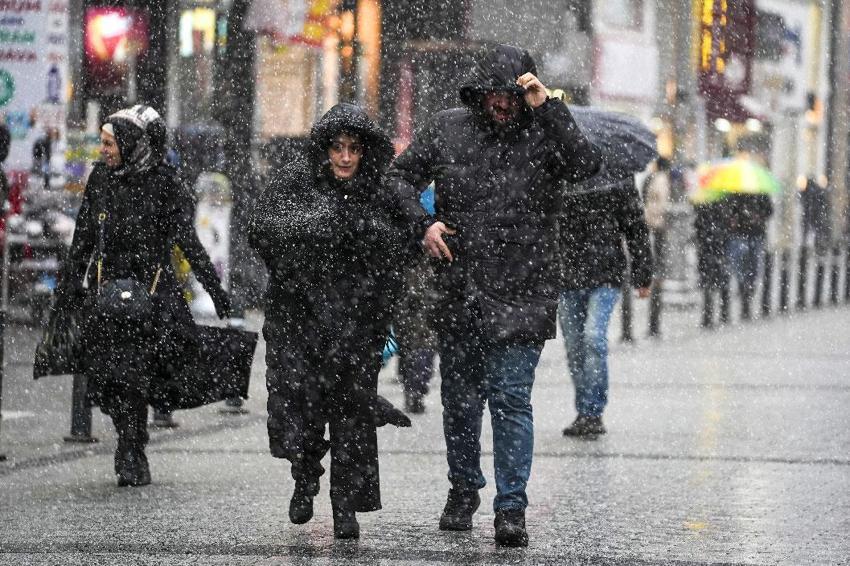 Yoğun kar yağışı ve dondurucu soğuklar geliyor! Meteoroloji'den 9 il için sarı kodlu kar alarmı
