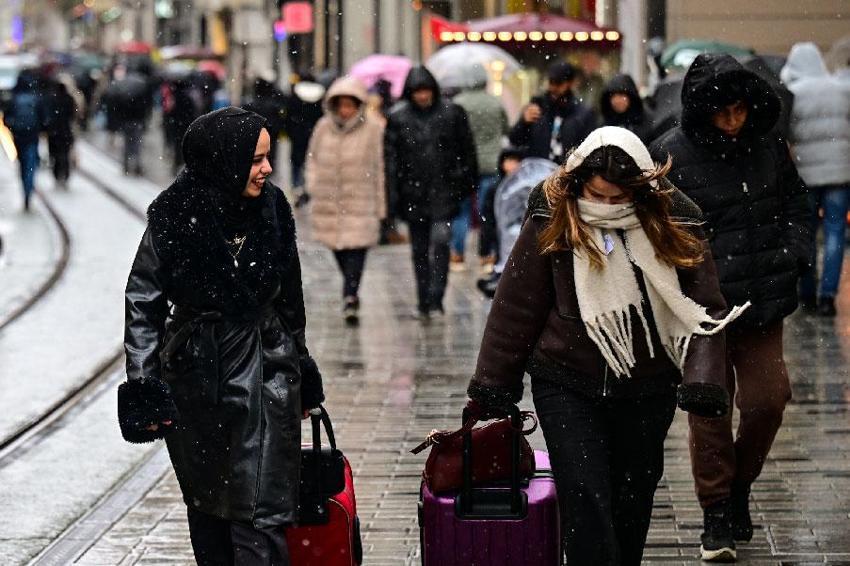 Yoğun kar yağışı ve dondurucu soğuklar geliyor! Meteoroloji'den 9 il için sarı kodlu kar alarmı