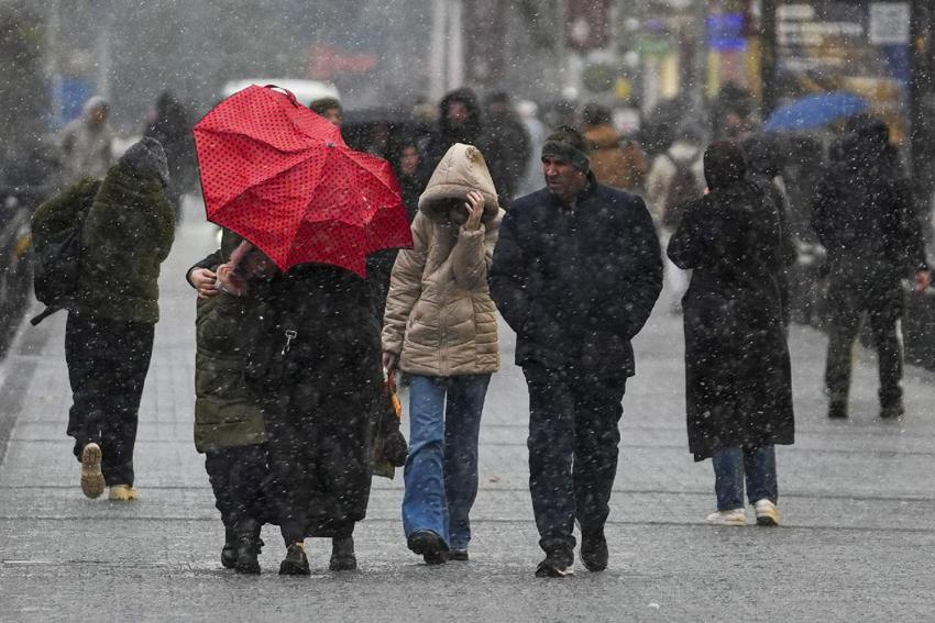 Yoğun kar yağışı ve dondurucu soğuklar geliyor! Meteoroloji'den 9 il için sarı kodlu kar alarmı