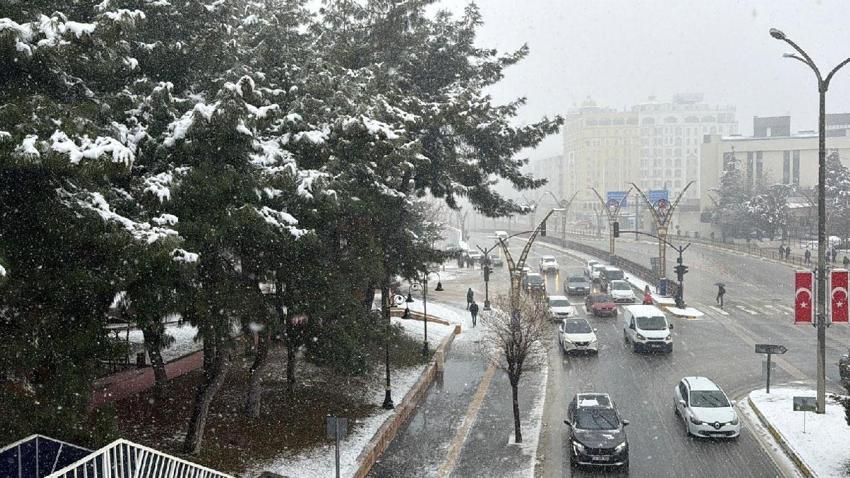 Yoğun kar yağışı ve dondurucu soğuklar geliyor! Meteoroloji'den 9 il için sarı kodlu kar alarmı
