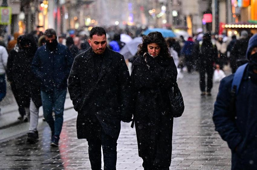 Yoğun kar yağışı ve dondurucu soğuklar geliyor! Meteoroloji'den 9 il için sarı kodlu kar alarmı