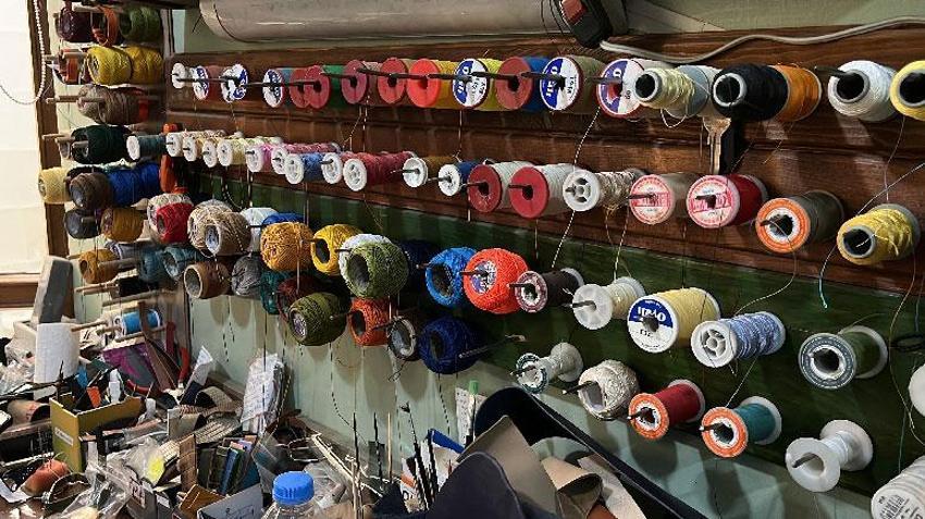 Konya'da 10 yıldır deri ve sanatı buluşturup el emeğiyle saat kordonu yapıyor