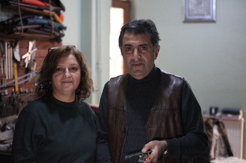 Konya'da 10 yıldır deri ve sanatı buluşturup el emeğiyle saat kordonu yapıyor