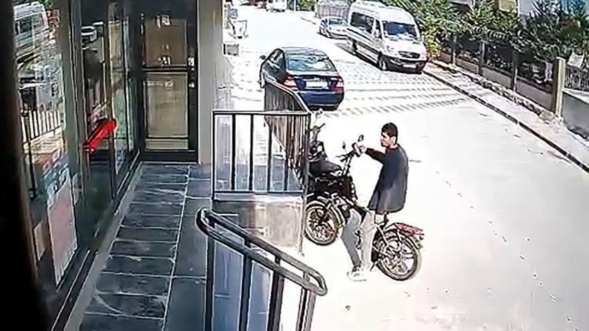 Adana'da gördüğü bisikleti çalan hırsızın pes dedirten savunması: 'Dayanamıyorum!' O anlar kamerada