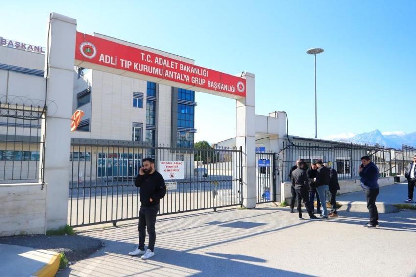 Kavga sokakta başladı, silah evde patladı: 3 aylık evli kadın başından vuruldu