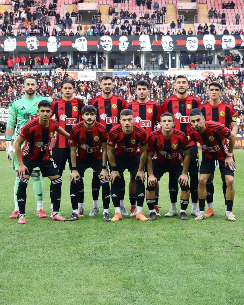 Eskişehir farka gitti! Hakan Şapcı: 'Farklı skorlarla kazanıyoruz hedefin peşinden gideceğiz'