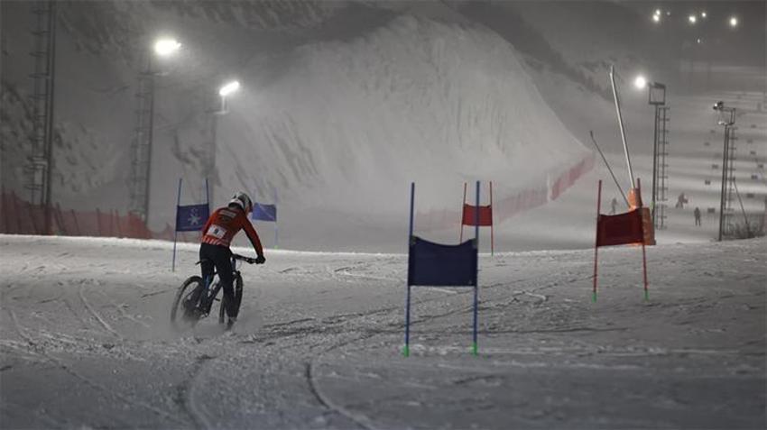 Snowbike Türkiye Şampiyonası'nda resmen Akhisar rüzgarı esti