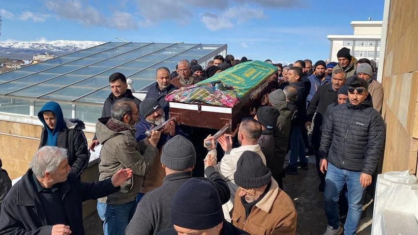 68 yaşında kızını kandırdı, eşini salonda öldürdü! Şüpheler doğru çıktı, intihar etti