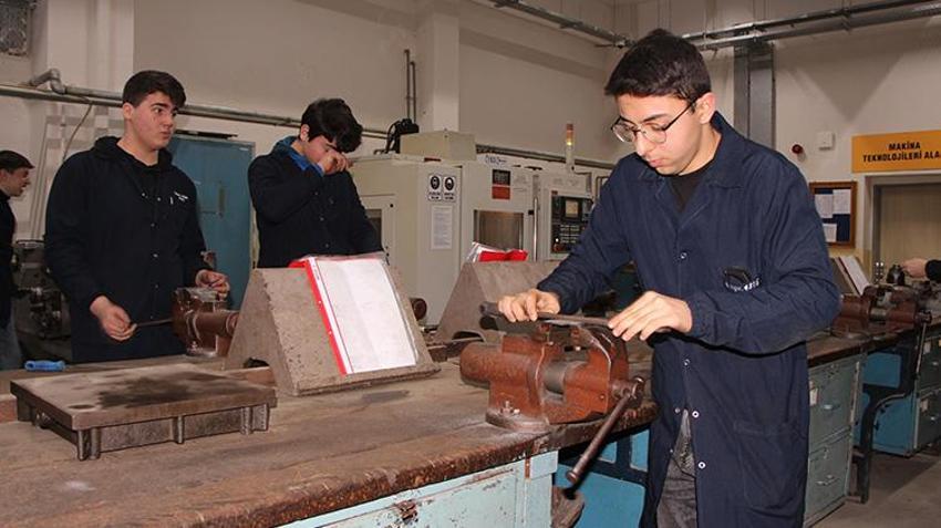 Samsun'da fabrika gibi çalışan okullardan dev ciro! Öğrenciler meslek öğrenip ekonomiye can suyu veriyor