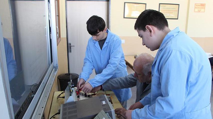 Samsun'da fabrika gibi çalışan okullardan dev ciro! Öğrenciler meslek öğrenip ekonomiye can suyu veriyor