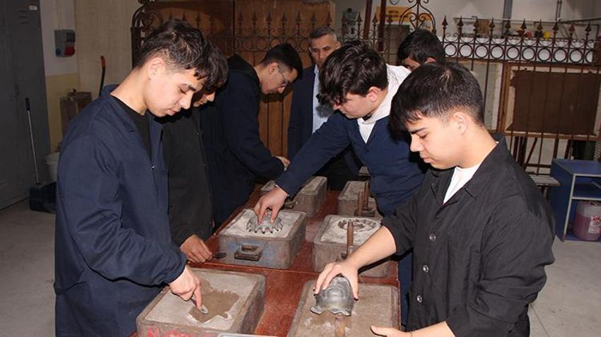 Samsun'da fabrika gibi çalışan okullardan dev ciro! Öğrenciler meslek öğrenip ekonomiye can suyu veriyor