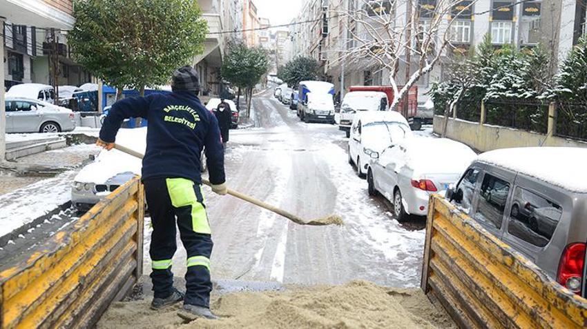 Bahçelievler’de yoğun kar mesaisi: 'Bin 500 kişilik ekip ve 130 araç hizmet veriyor'