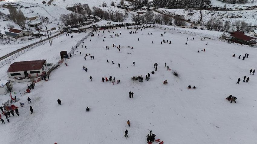 Ankara'da sömestir tatilinde ailelerin adresi Elmadağ Kayak Merkezi oldu