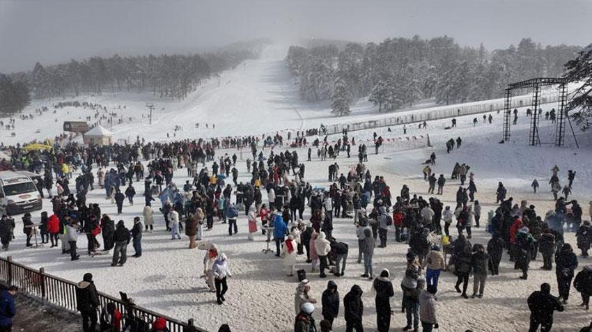 Ege’nin zirvesinde tarihe geçecek katılım: Gediz Murat Dağı’nda on binler buluştu