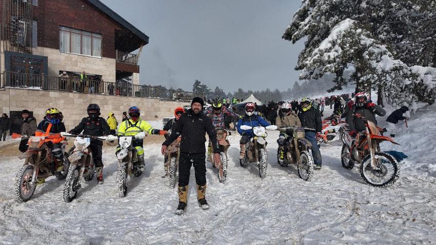 Ege’nin zirvesinde tarihe geçecek katılım: Gediz Murat Dağı’nda on binler buluştu