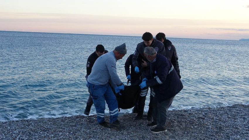 Antalya'da dehşete düşüren olay: Balık tutan vatandaşların oltasına ceset takıldı