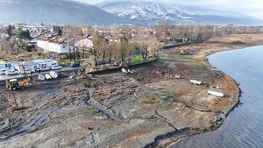 Göl kıyısında yıkım operasyonu: Sapanca'daki kaçak yapılar tek tek yıkılıyor