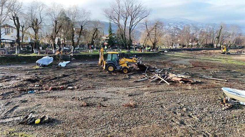 Göl kıyısında yıkım operasyonu: Sapanca'daki kaçak yapılar tek tek yıkılıyor