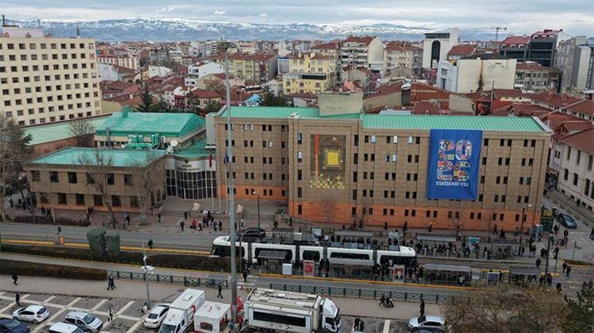 Eskişehir bu afişlerle donatıldı! EBB'nin vizyon projeleri arasında yer alıyor