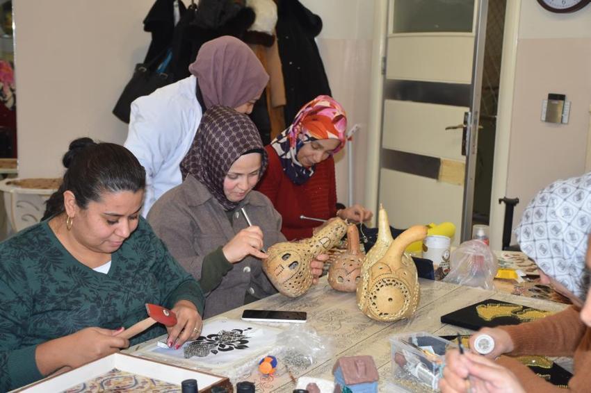 Gaziantepli kadınlar hep birlikte üretip kazanç sağlıyorlar! Atıl eşyalar gelir kapısı oldu