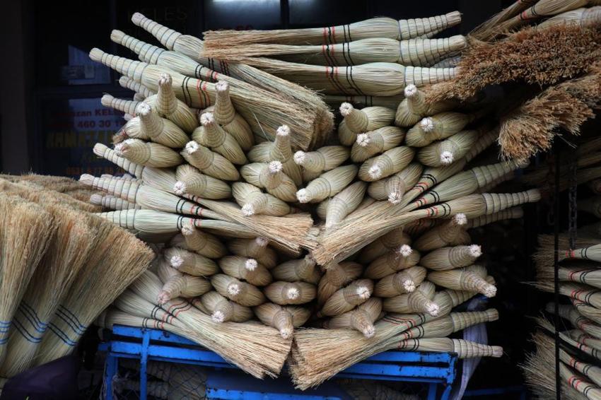 Sakarya'nın son ustalarından! Babadan öğrendiği yöntemle üretimi sürdürüyor: 150 liraya satıyor