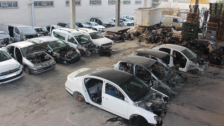 Tamircilerde yedek parça krizi: Yüzbinlerce araç parça bekliyor