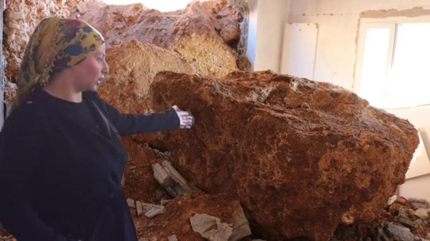 Evde otururken büyük şok yaşadılar! 'Deprem oluyor sandık, saniyelerle kurtulduk'