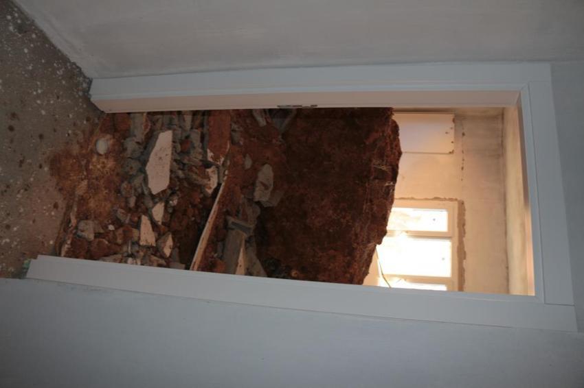 Evde otururken büyük şok yaşadılar! 'Deprem oluyor sandık, saniyelerle kurtulduk'