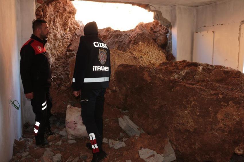 Evde otururken büyük şok yaşadılar! 'Deprem oluyor sandık, saniyelerle kurtulduk'