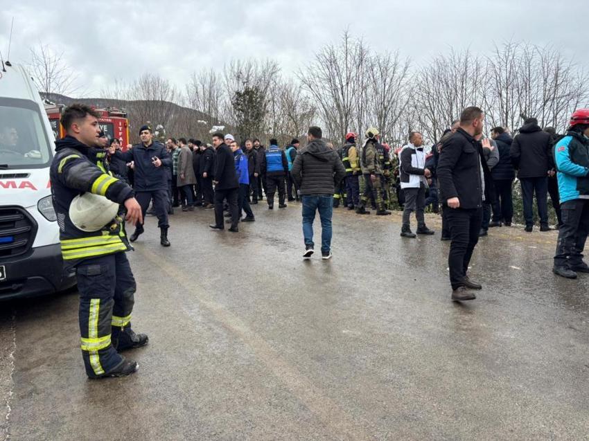 Kocaeli'de belediye otobüsü şarampole yuvarlandı! Çok sayıda yaralı var: Korku dolu dakikalar kamerada