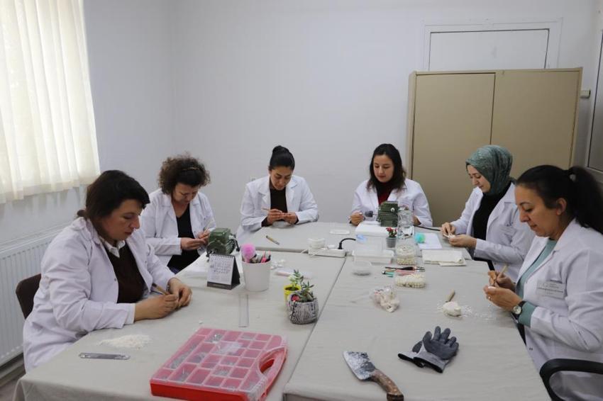 Eskişehir'in beyaz altını kadınların gelir kapısı oldu! Hem üretiyorlar hem para kazanıyorlar