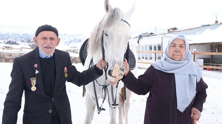 96 yaşında gençlere taş çıkarıyor! Kore Gazisi Şevki Kanak ata binmekten vazgeçemiyor