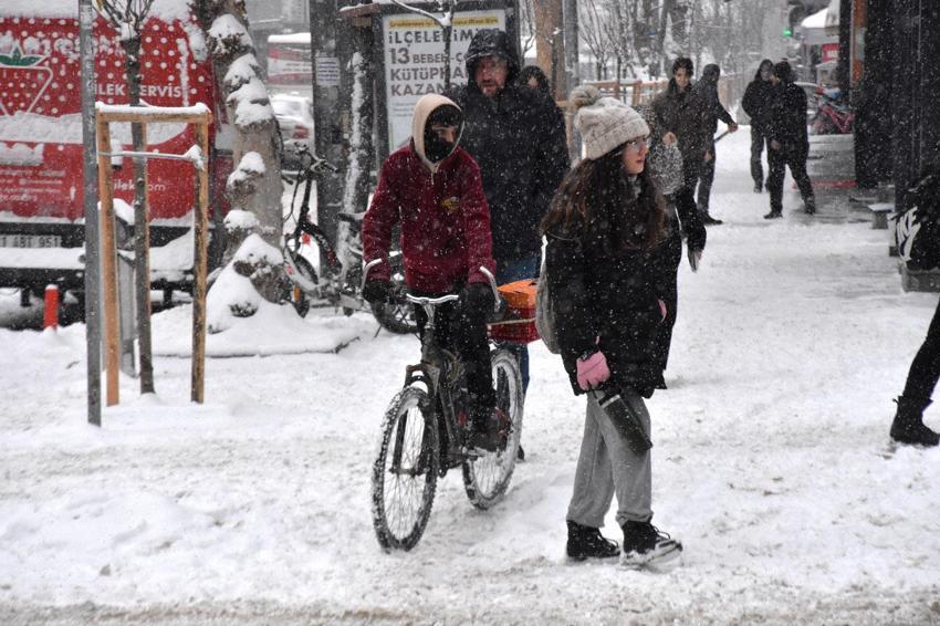 Yoğun kar yağışı ve sağanak kuvvetli geliyor! Meteoroloji son raporu açıkladı: 23 şehir için 'sarı' alarm verildi