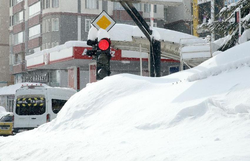 Yoğun kar yağışı ve sağanak kuvvetli geliyor! Meteoroloji son raporu açıkladı: 23 şehir için 'sarı' alarm verildi