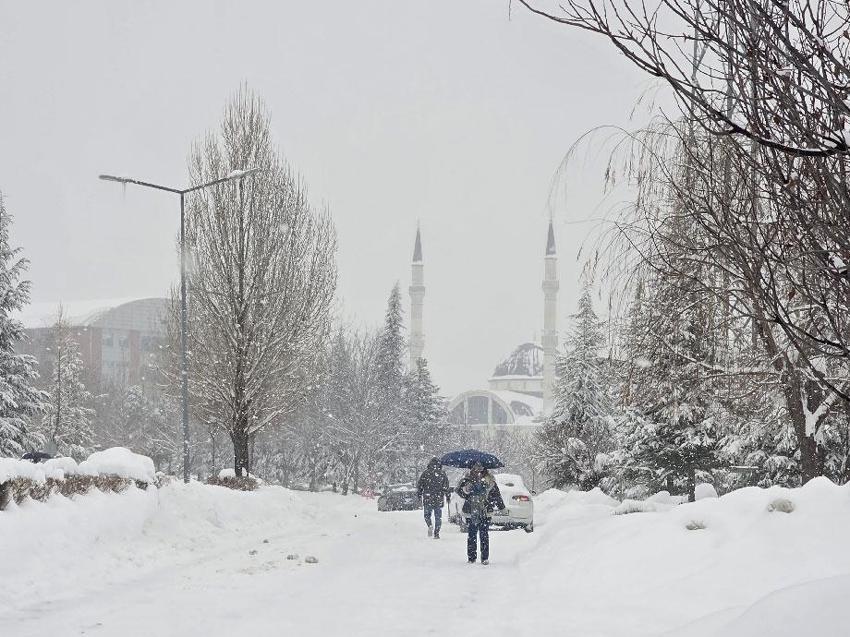 Yoğun kar yağışı ve sağanak kuvvetli geliyor! Meteoroloji son raporu açıkladı: 23 şehir için 'sarı' alarm verildi