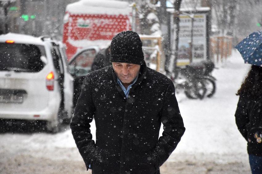 Yoğun kar yağışı ve sağanak kuvvetli geliyor! Meteoroloji son raporu açıkladı: 23 şehir için 'sarı' alarm verildi