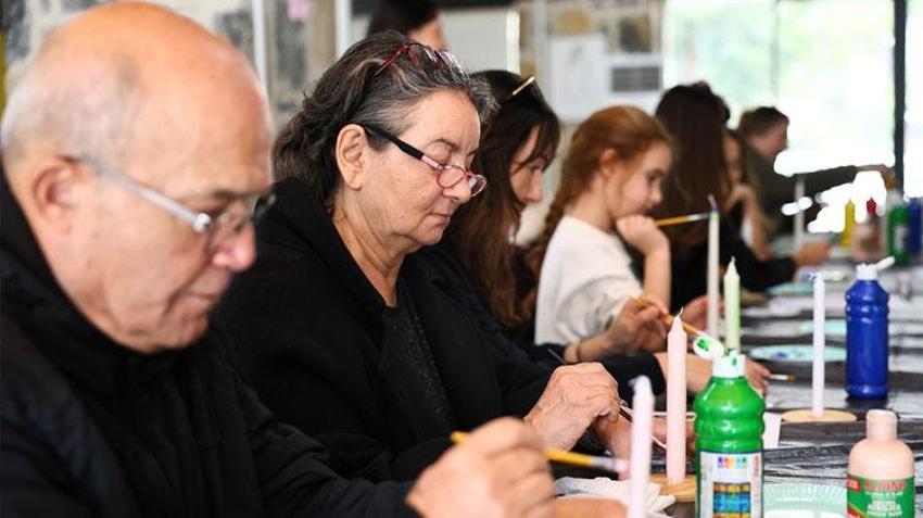 Bodrum'da üç kuşak mum boyama atölyesinde buluştu