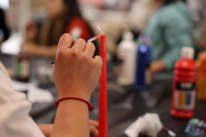 Bodrum'da üç kuşak mum boyama atölyesinde buluştu