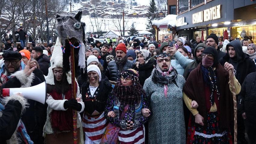 Trabzon’un turizm cenneti Uzungöl'de kış festivaline 'Kalandar' geleneğiyle start verildi
