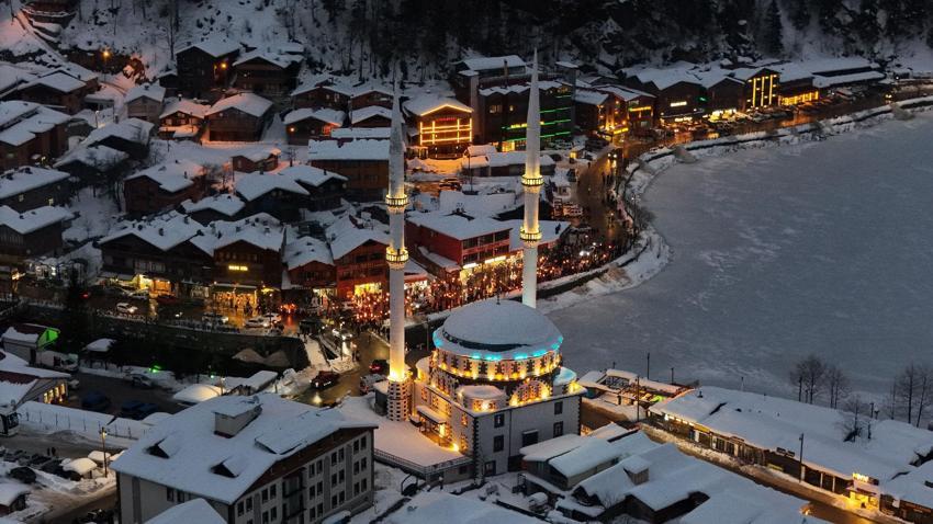 Trabzon’un turizm cenneti Uzungöl'de kış festivaline 'Kalandar' geleneğiyle start verildi